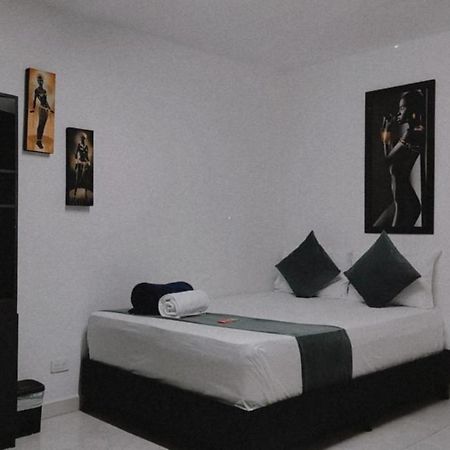 Lleras Place Hotel Меделин Екстериор снимка