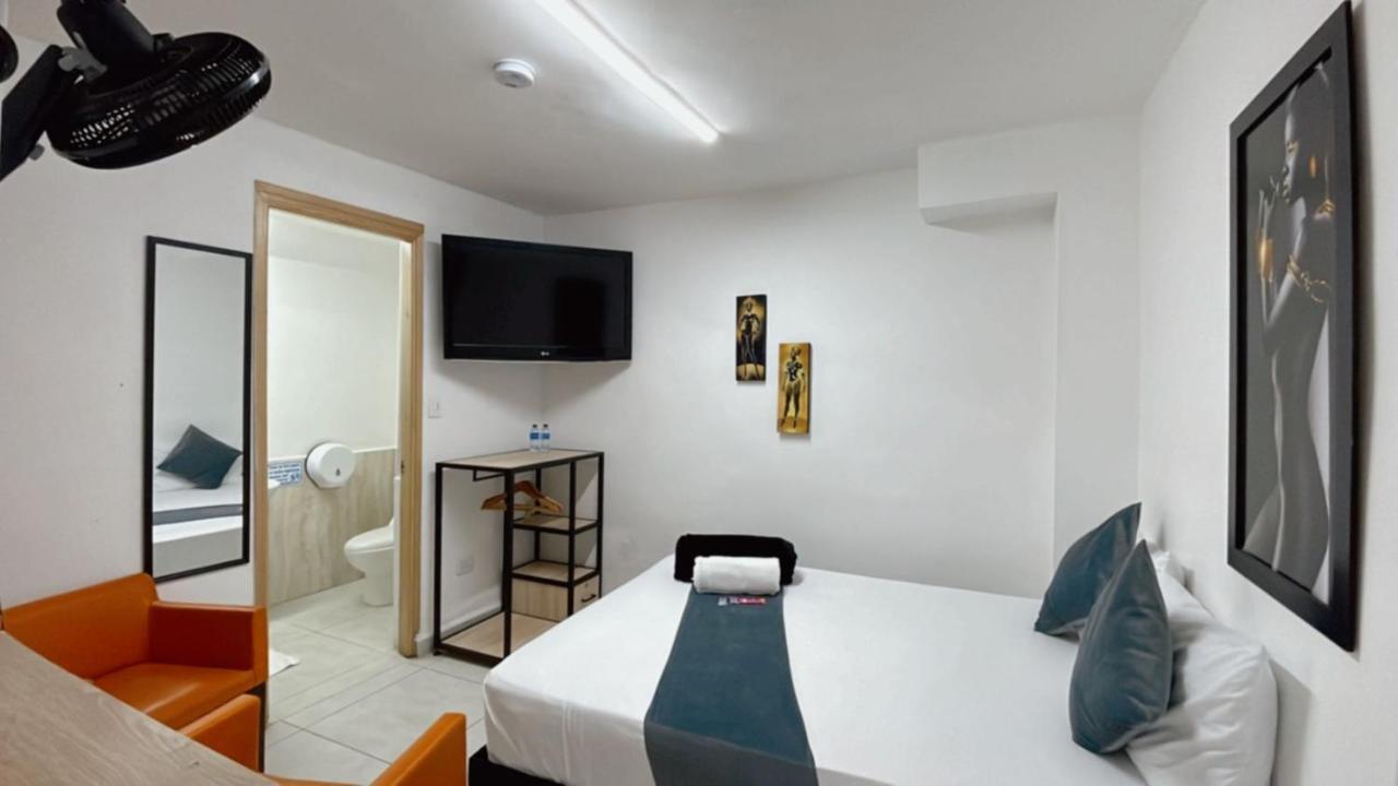 Lleras Place Hotel Меделин Екстериор снимка